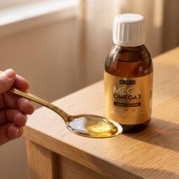 Mega-Omega-3-lifestyle-2.jpg MEGA Omega 3 Vegan – Olio di Alghe Limone 150ml